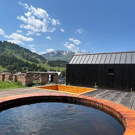 Peak Lodge Jyrgalan Esterno foto